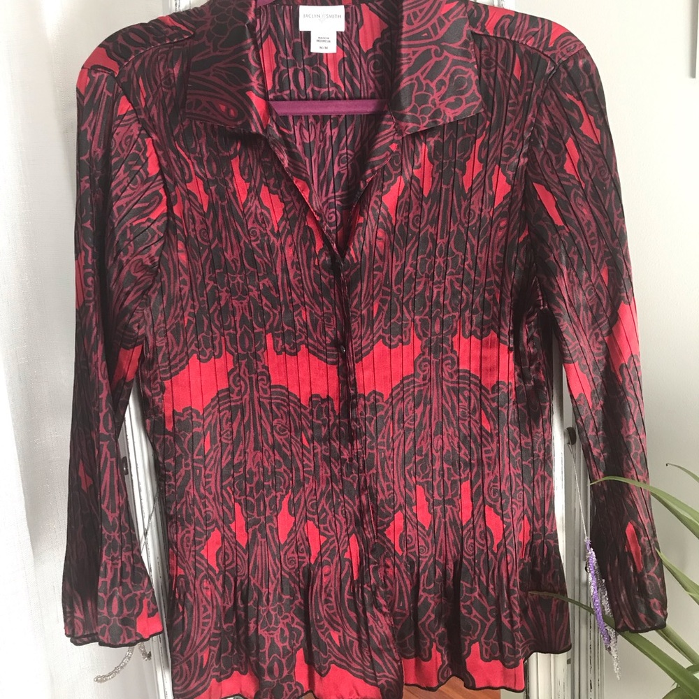 Woman’s - jacylyn Smith button down blouse Med
